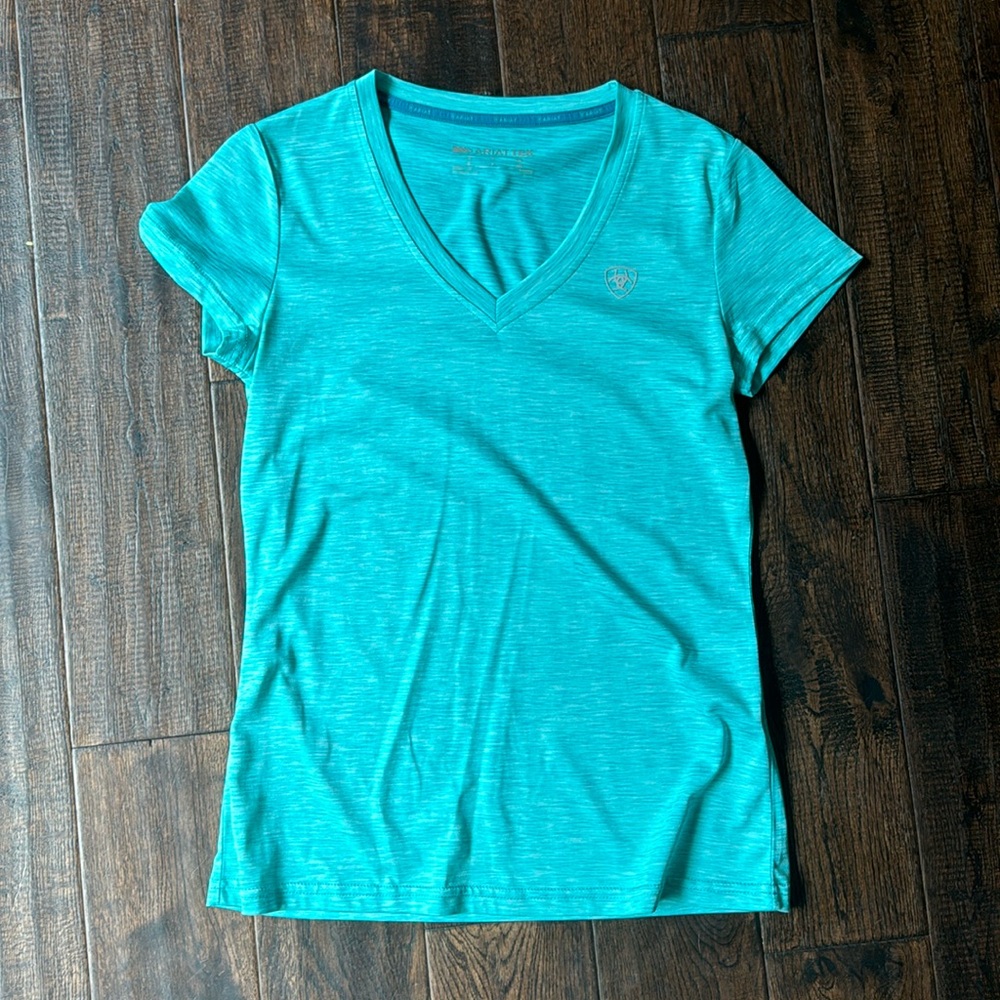 ariat v neck t shirt